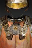 Photo 3 : CASQUE ET CUIRASSE D'OFFICIER DE CARABINIERS, modèle 1810, Premier Empire. 33671-33610(3616)