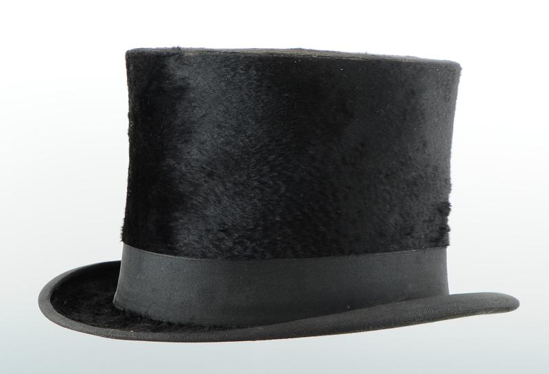Très grand chapeau haut-de-forme noir 
