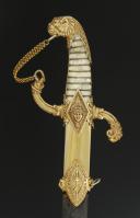 Photo 15 : SYMBOLE DE L’ACCESSION AU POUVOIR, LORSQUE BONAPARTE DEVIENT PREMIER CONSUL, PUIS NAPOLÉON, le sabre l’ayant accompagné du Consulat aux Cent Jours, offert à Emmanuel de Grouchy, dernier Maréchal de France nommé sous le Premier Empire.  vente publique : TENTATION° 3 Jeudi 22 mai 2025 - 18h Drouot - salle 9  : Giquello et associés