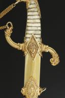 Photo 2 : SYMBOLE DE L’ACCESSION AU POUVOIR, LORSQUE BONAPARTE DEVIENT PREMIER CONSUL, PUIS NAPOLÉON, le sabre l’ayant accompagné du Consulat aux Cent Jours, offert à Emmanuel de Grouchy, dernier Maréchal de France nommé sous le Premier Empire.  vente publique : TENTATION° 3 Jeudi 22 mai 2025 - 18h Drouot - salle 9  : Giquello et associés