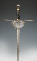 Photo 6 : SPANISH IRON SWORD called bivalve, 18th century. 25880AJC.