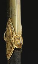 Photo 8 : SYMBOLE DE L’ACCESSION AU POUVOIR, LORSQUE BONAPARTE DEVIENT PREMIER CONSUL, PUIS NAPOLÉON, le sabre l’ayant accompagné du Consulat aux Cent Jours, offert à Emmanuel de Grouchy, dernier Maréchal de France nommé sous le Premier Empire.  vente publique : TENTATION° 3 Jeudi 22 mai 2025 - 18h Drouot - salle 9  : Giquello et associés