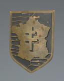 Photo 2 : INSIGNIA OF THE 2nd ARMORED DIVISION OF "LOCAL PRODUCTION", Second World War. 30327-1R