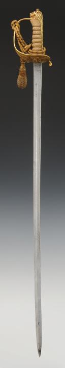 Photo 3 : SABRE D'OFFICIER DE LA MARINE INDIENNE AYANT APPARTENU AU COMMANDER HEDLEY VICARS BANFIELD, Commandant du vaisseau HMIS LAWRENCE en 1940, Première moitié du XXème siècle. 32670