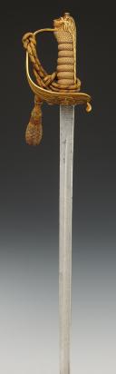 Photo 4 : SABRE D'OFFICIER DE LA MARINE INDIENNE AYANT APPARTENU AU COMMANDER HEDLEY VICARS BANFIELD, Commandant du vaisseau HMIS LAWRENCE en 1940, Première moitié du XXème siècle. 32670