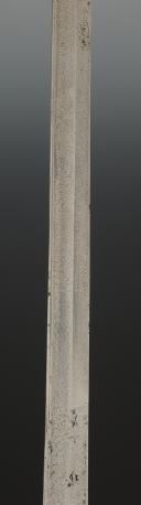 Photo 6 : SABRE D'OFFICIER DE LA MARINE INDIENNE AYANT APPARTENU AU COMMANDER HEDLEY VICARS BANFIELD, Commandant du vaisseau HMIS LAWRENCE en 1940, Première moitié du XXème siècle. 32670