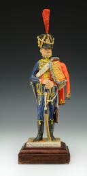 BERNARD BELLUC, FIGURINE EN PORCELAINE : Hussard du 4ème Régiment 1806, Premier Empire.