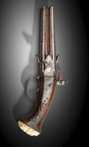 Photo 3 : Pistolet à silex à une platine et deux canons tournants, par pression sur l’extrémité de la sous garde. COLLECTION PHILIPPE MISSILLIER, Étude Giquello, Drouot - salles 5-6, les 6 & 7 mars 2025