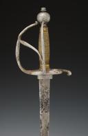 Photo 6 : SABRE D'OFFICIER DE CAVALERIE, modèle 1767, Ancienne Monarchie (1767-1763). 30416
