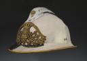 Photo 2 : CASQUE DE SAPEURS-POMPIERS DE LA VILLE DE PARIS, modèle du 5 octobre 1933, Cinquième République. 25486