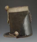 Photo 4 : SHAKO DE CAPITAINE DU 1er RÉGIMENT DE CHASSEURS À CHEVAL, Restauration (1818-1822). 33758