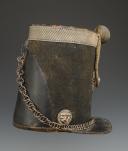 Photo 6 : SHAKO DE CAPITAINE DU 1er RÉGIMENT DE CHASSEURS À CHEVAL, Restauration (1818-1822). 33758