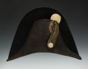 Photo 1 : BICORNED HAT OF AN OFFICER OF THE BODYGUARDS OF A MR OF THE KING'S MILITARY HOUSEHOLD, Restoration. 26104