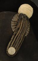 Photo 2 : BICORNED HAT OF AN OFFICER OF THE BODYGUARDS OF A MR OF THE KING'S MILITARY HOUSEHOLD, Restoration. 26104