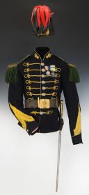 Photo 2 : UNIFORM OF CORPORAL FRÉDériC THÉBAULT, OF THE FOOT HUNTER BATTALION OF THE IMPERIAL GUARD, Second Empire. 26846