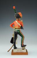 Photo 7 : FIGURINE EN PORCELAINE PAR VAN GERDINGE, CHASSEUR A CHEVAL tenue de campagne DE LA GARDE IMPERIALE 1810