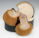 Photo 3 : PAIR OF INFANTRY MAJOR EPAULETS FROM THE DEPARTMENTAL LEGIONS, Restoration Period (circa 1815-1830). Item number 31132.
