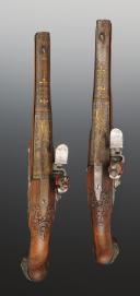 Photo 4 : PAIRE DE PISTOLETS D'OFFICIER SIGNÉS LAROCHE À PARIS, Ancienne Monarchie. 30098