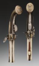 Photo 10 : PAIRE DE PISTOLETS À TROIS CANONS SIGNÉS WALSINGHAM, Royaume d'Angleterre. 30097