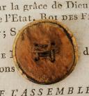 Photo 2 : BOUTON DE LA GARDE NATIONALE DU DISTRICT DE MEZENC, modèle du 23 décembre 1790. Révolution. 20737-42