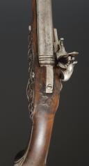 Photo 4 : OFFICER'S FLINTLOCK PISTOL, possibly attributed to a regiment of Dauphin cavalry. Former Monarchy, reign of Louis XIV, circa 1670-1680. 34638.