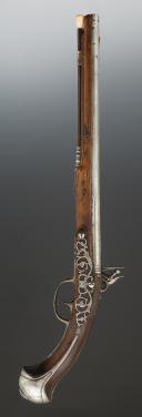 Photo 5 : OFFICER'S FLINTLOCK PISTOL, possibly attributed to a regiment of Dauphin cavalry. Former Monarchy, reign of Louis XIV, circa 1670-1680. 34638.