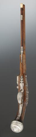 Photo 6 : OFFICER'S FLINTLOCK PISTOL, possibly attributed to a regiment of Dauphin cavalry. Former Monarchy, reign of Louis XIV, circa 1670-1680. 34638.