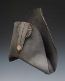 Photo 4 : BICORNE OFFICER'S HAT OF THE BODYGUARD OF MONSIEUR FROM THE KING'S MILITARY HOUSEHOLD, Restoration period. 29260
