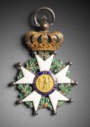 Photo 2 : Precious and unique diamond-encrusted Legion of Honor star offered by Napoleon I to the King of Rome in January 1814. Created by the silversmith François-Regnault Nitot. From the Philippe Missillier collection, to be auctioned at Giquello Auction House, Drouot - rooms 5-6, on March 6th and 7th, 2025.