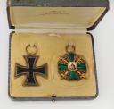 Photo 2 : BOX COLLECTING A SECOND CLASS IRON CROSS, model 1914, AND THE ORDER OF THE LION OF ZÄHRINGEN, First World War. 27579