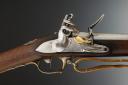 Photo 2 : FUSIL DE RÉCOMPENSE POUR LES TROUPES À PIED ROYALISTES S'ÉTANT DISTINGUÉES PENDANT LES CAMPAGNE CONTRE LA RÉVOLUTION, attribué à BERNARD Jean, modèle 1817, Restauration. 29240