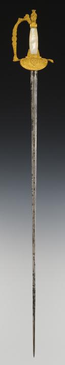 Photo 3 : ÉPÉE DE MÉRITE ET DE DISTINCTION DE L'ÉCOLE DES PAGES DONNÉE PAR LE ROI À MONSIEUR ADEMAR DE GAIN MONTAIGNAC EN 1830, second modèle du fourbisseur Loyselier (1822-1830), Restauration. 32701