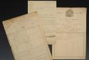 ENSEMBLE DE TROIS DOCUMENTS DÉCERNÉS À FRANÇOIS CARPENTIER : attestation d'engagement et extraits du registre matricule, 2ème Compagnie de Mousquetaires, Restauration. 29238-4