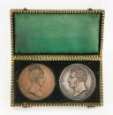 Photo 2 : BOX CONTAINING TWO COMMEMORATIVE MEDALS OF THE DUKE AND DUCHESS OF ANGOULÊME AND THE DAUPHINE, Restoration period. 29837