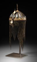 Photo 2 : Rare casque sikh Lahore, Punjab, milieu du XIXe siècle. COLLECTION PHILIPPE MISSILLIER, Étude Giquello, Drouot - salles 5-6, les 6 & 7 mars 2025