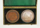 Photo 4 : BOX CONTAINING TWO COMMEMORATIVE MEDALS OF THE DUKE AND DUCHESS OF ANGOULÊME AND THE DAUPHINE, Restoration period. 29837