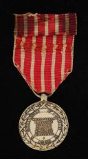 Photo 2 : COMMEMORATIVE MEDAL OF THE ITALIAN CAMPAIGN, created in 1859, Second Empire. 28155-2