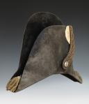 Photo 5 : CHAPEAU BICORNE D'OFFICIER D'INFANTERIE LÉGÈRE DU CORPS ROYAL DE FRANCE, modèle 1814, Restauration. 29324