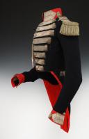 Photo 8 : HABIT DES GARDES DU CORPS DU ROI AYANT APPARTENU À MONSIEUR DE BEAUFFORT DE LA COMPAGNIE DE NOAILLES de grande tenue, modèle 1820, Seconde Restauration (1820-1830). 30007