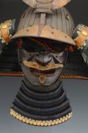 Photo 3 : JAPANESE ARMOR OF THE TETSU KURO URASHI NURI GOMAIDŌ GUSOKU TYPE, EDO PERIOD, Mid-19th Century. Inventory number 33678.