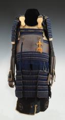 Photo 5 : JAPANESE ARMOR OF THE TETSU KURO URASHI NURI GOMAIDŌ GUSOKU TYPE, EDO PERIOD, Mid-19th Century. Inventory number 33678.