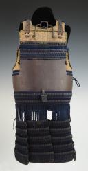 Photo 9 : JAPANESE ARMOR OF THE TETSU KURO URASHI NURI GOMAIDŌ GUSOKU TYPE, EDO PERIOD, Mid-19th Century. Inventory number 33678.