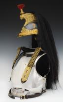 Photo 4 : CASQUE ET CUIRASSE D'OFFICIER DE CUIRASSIERS, modèle 1872 modifié 1874, Troisième République. 30056