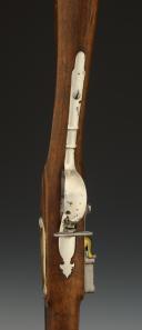Photo 10 : FUSIL DE RÉCOMPENSE POUR LES TROUPES À PIED ROYALISTES S'ÉTANT DISTINGUÉES PENDANT LES CAMPAGNE CONTRE LA RÉVOLUTION, attribué à François DOUCERÉ, modèle 1817, Restauration. 32228
