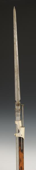 Photo 11 : FUSIL DE RÉCOMPENSE POUR LES TROUPES À PIED ROYALISTES S'ÉTANT DISTINGUÉES PENDANT LES CAMPAGNE CONTRE LA RÉVOLUTION, attribué à François DOUCERÉ, modèle 1817, Restauration. 32228