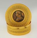 BOÎTE TYPE BONBONNIÈRE AU PROFIL DE NAPOLÉON 1er, Second Empire. 32710
