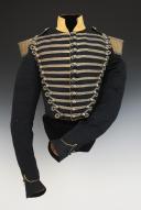Photo 2 : HABIT VESTE DU SOUS-LIEUTENANT EDMOND DU PLESSIS D'ARGENTRÉ, DU 5ème RÉGIMENT DE CHASSEURS À CHEVAL, 1829, Restauration. 30168