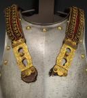 Photo 3 : CASQUE ET CUIRASSE D'OFFICIER DU 1er RÉGIMENT DE CUIRASSIERS (1810-1814), Premier Empire. 33636-33611(201)