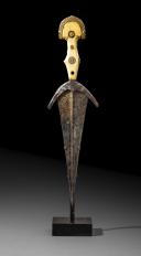 Photo 4 : Ferrare Cinquedea Dagger, Blade decorated by Ercole dei Fedeli, c. 1500. Collection Philippe Missillier, Study Giquello, Drouot - rooms 5-6, March 6 & 7, 2025.