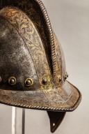 Photo 2 : Bourguignotte Allemagne (poss. Augsbourg), vers 1575. COLLECTION PHILIPPE MISSILLIER, Étude Giquello, Drouot - salles 5-6, les 6 & 7 mars 2025